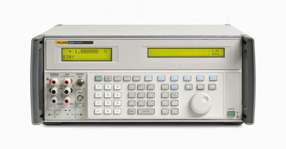購入 Fluke 5522A 高性能マルチプロダクト校正器 幅広い作業負荷カバーと輸送可能な設計 オンライン製造