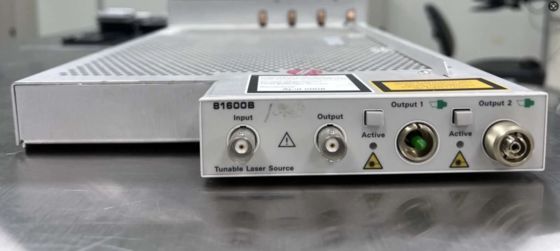 購入 Keysight 81600B 調節可能なレーザーソースモジュール 1260nm-1640nm 範囲 高光学出力と低自発的な放出 オンライン製造