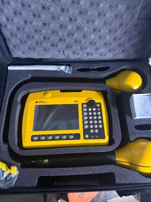 購入 Narda SRM-3006 周波数選択測定能力最大29.5GHz,標準準拠評価,同極性測定アンテナを持つEMF測定装置 オンライン製造