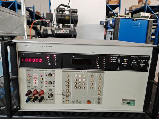 購入 Fluke 5100Bシリーズ 精密多機能校正器 GPIBインターフェイス 1100V DC電圧と 1Ωから 10MΩ 抵抗範囲 オンライン製造
