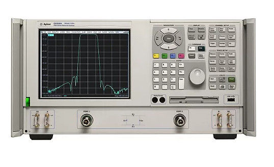 Keysight Agilent E8358A PNAネットワーク解析機 300 KHz から 9 GHz ラックマウント 中古ベクトルネットワーク解析機