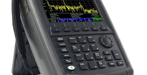 Keysight FieldFox ハンドヘルドアナライザ 18 GHz マイクロ波ネットワークアナライザ (2ポート、ダイナミックレンジ 91 dB)