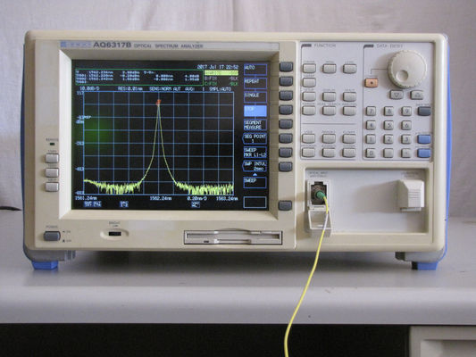 Ando AQ6317B オプティカルスペクトル解析機 50GHz 600-1750nm