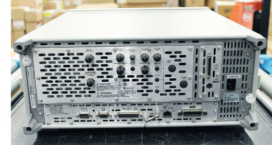 実用的なKeysight Agilent E4448A RFのスペクトル検光子3Hz-50GHz