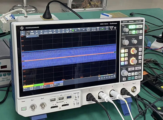 ロード&シュワルツ MXO44 デジタルオシロスコップ 4 チャンネル 200 MHz 完全作業状態