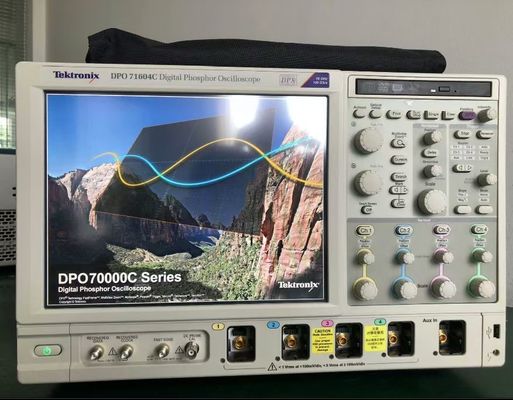テストされたTektronix DPO71604C DSA71604C 16 GHz 100 GS/s 4チャネルデジタルオシロスコップ